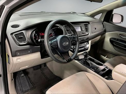 Used 2016 Kia Sedona L FWD image 17