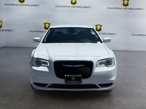 Used 2019 Chrysler 300 Touring RWD image 8