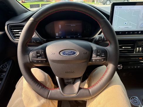 Used 2024 Ford Escape ST-Line Select w/ Tech Pack #1 AWD/4WD image 12