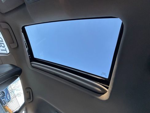 Used 2016 Toyota Avalon XLE Premium image 11