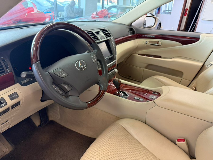Used 2011 Lexus LS 460 w/ Comfort Pkg RWD image 23
