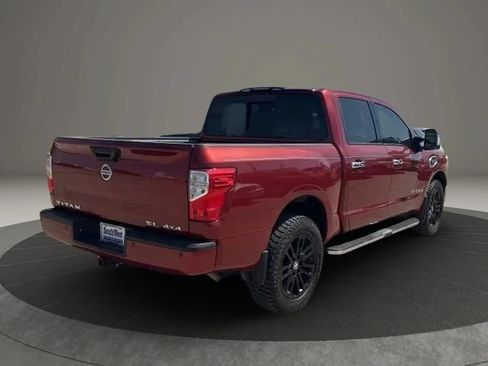Used 2017 Nissan Titan SL AWD/4WD image 5