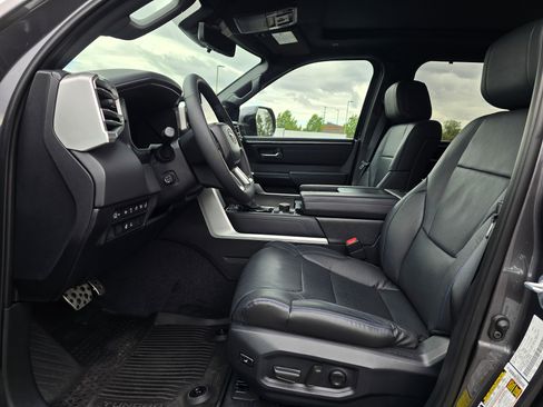 Used 2025 Toyota Tundra Platinum AWD/4WD image 40