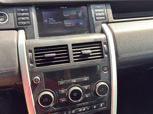 Used 2018 Land Rover Discovery Sport SE image 10