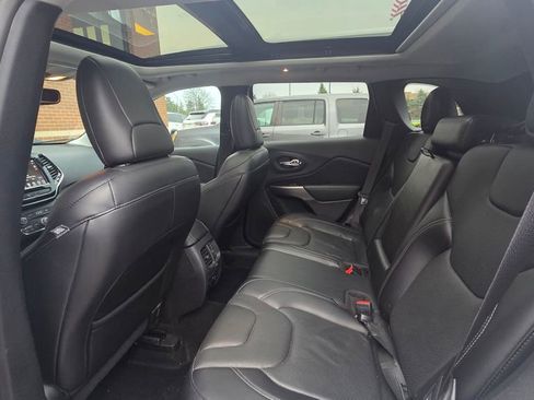 Used 2019 Jeep Cherokee Limited image 7