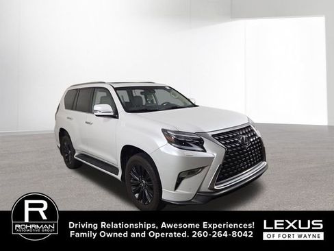 Used 2023 Lexus GX 460 Premium w/ Accessory Package image 5
