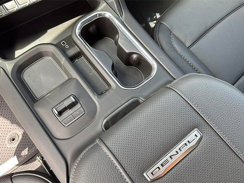 New 2025 GMC Sierra 2500 Denali w/ Denali Reserve Package image 21