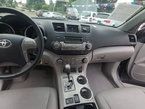 Used 2010 Toyota Highlander SE AWD/4WD image 18