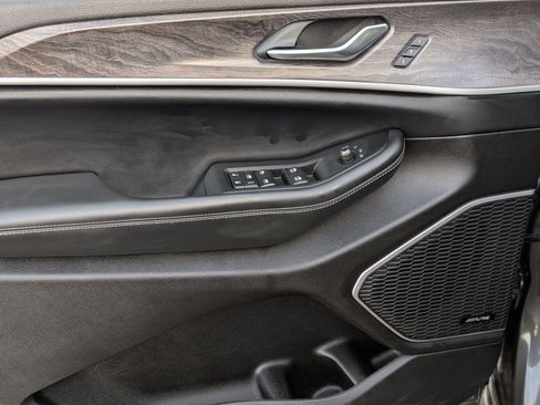 Used 2022 Jeep Grand Cherokee Limited image 14