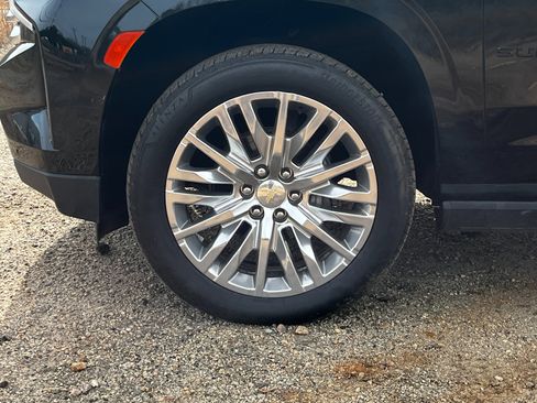 Used 2023 Chevrolet Suburban High Country image 4