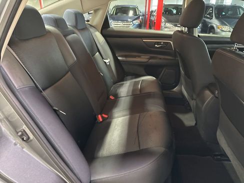 Used 2017 Nissan Altima 2.5 SR w/ Midnight Edition Package FWD image 32