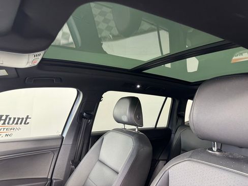 Used 2021 Volkswagen Tiguan SE R-Line image 4