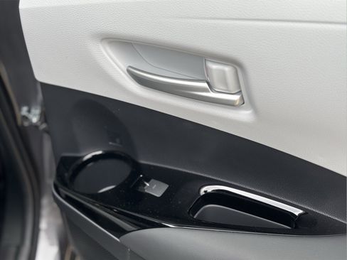 Used 2024 Toyota Corolla SE image 15