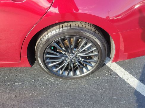 Used 2021 Toyota Avalon XSE image 7