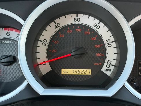 Used 2014 Toyota Tacoma PreRunner w/ SR5 Package RWD image 27