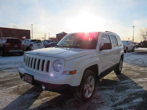 Used 2014 Jeep Patriot Latitude w/ Sun/Sound Group image 1