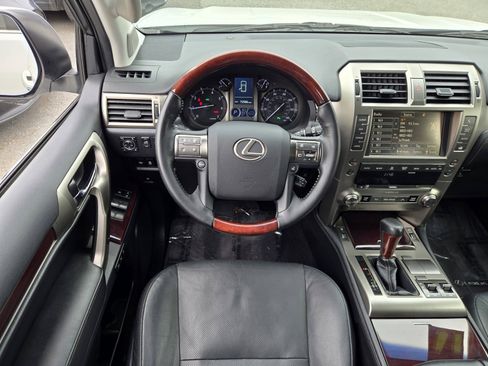 Used 2017 Lexus GX 460 Premium w/ Premium Package AWD/4WD image 14