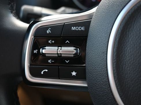 Used 2022 Kia Carnival EX FWD image 39