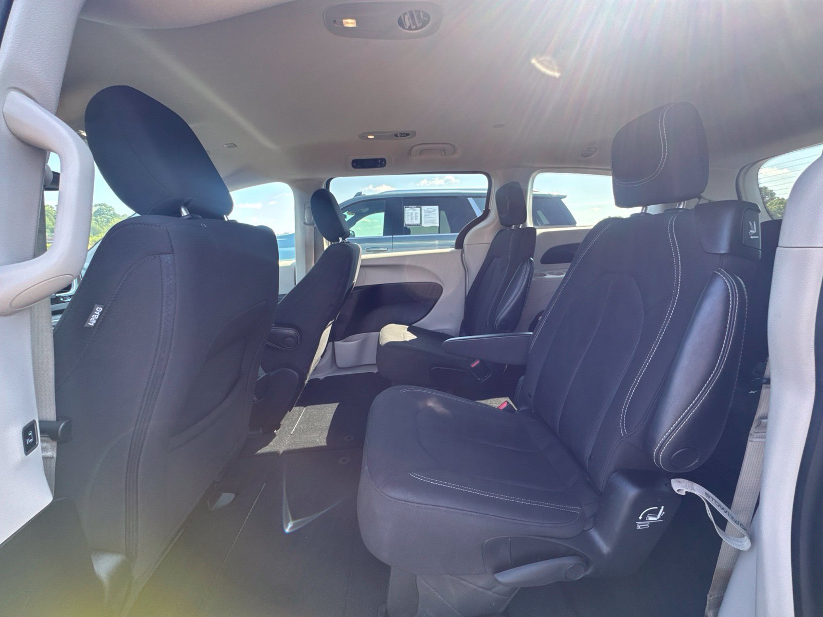Used 2023 Chrysler Voyager LX FWD image 16