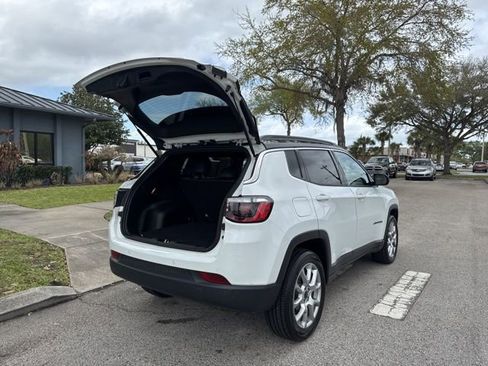 Used 2025 Jeep Compass Limited image 19