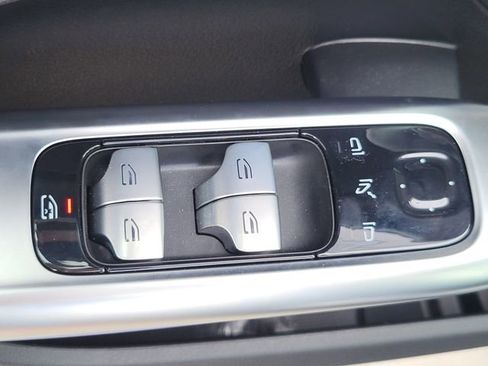 Used 2025 Mercedes-Benz C 300 4MATIC Sedan image 18