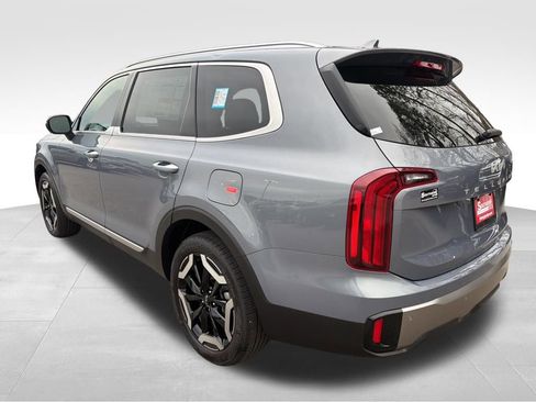 Certified 2025 Kia Telluride S FWD image 3