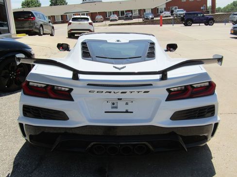 Used 2023 Chevrolet Corvette Z06 w/ Z07 Performance Package RWD image 4