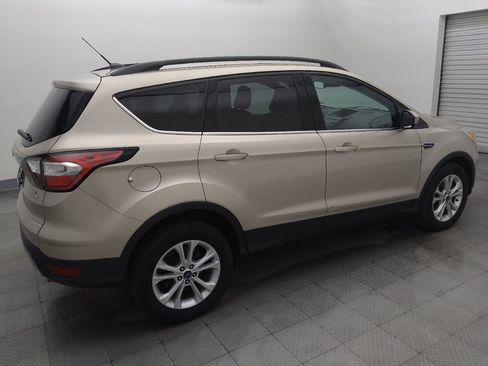 Used 2018 Ford Escape SE w/ Ford Safe & Smart Package FWD image 10