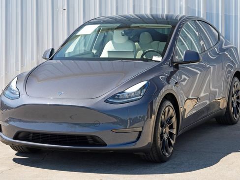 Used 2023 Tesla Model Y Long Range image 48
