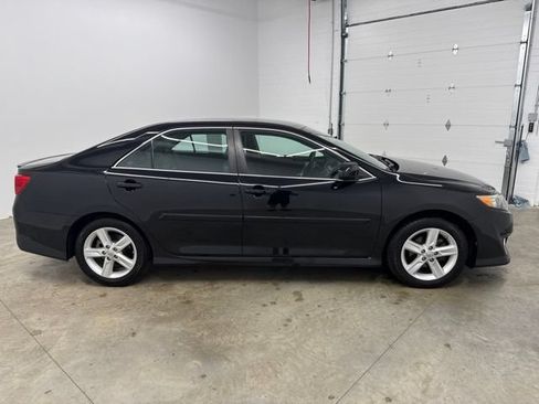 Used 2014 Toyota Camry SE FWD image 4