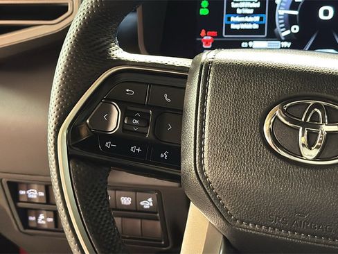 Used 2025 Toyota Sequoia Platinum image 24