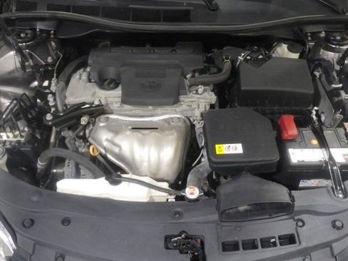 Used 2017 Toyota Camry SE w/ Moonroof Package image 10