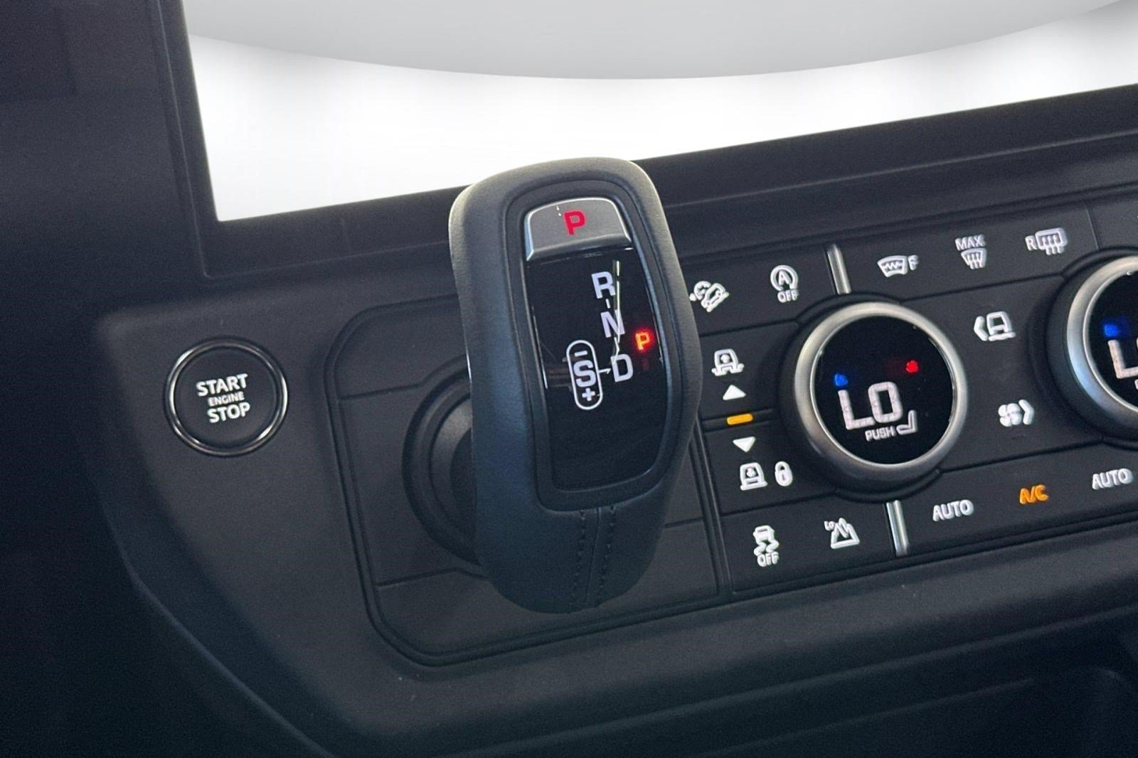 New 2026 Land Rover Defender 110 X-Dynamic SE AWD/4WD image 14