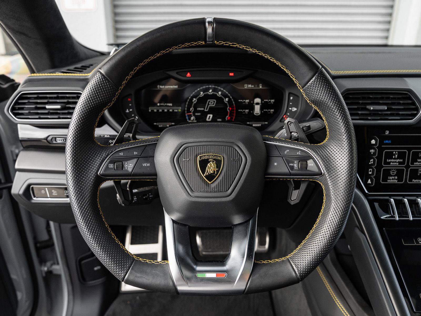 Used 2022 Lamborghini Urus AWD/4WD image 47
