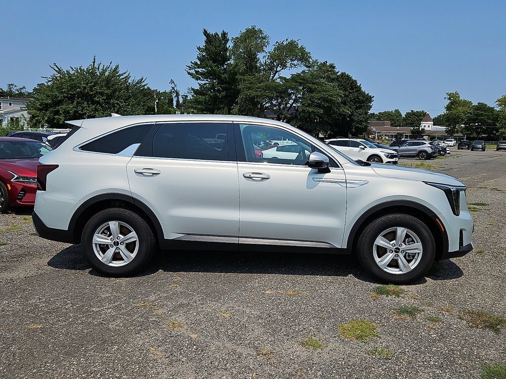 Certified 2026 Kia Sorento LX FWD image 8