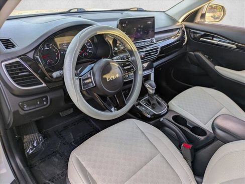 Used 2022 Kia Seltos EX image 9