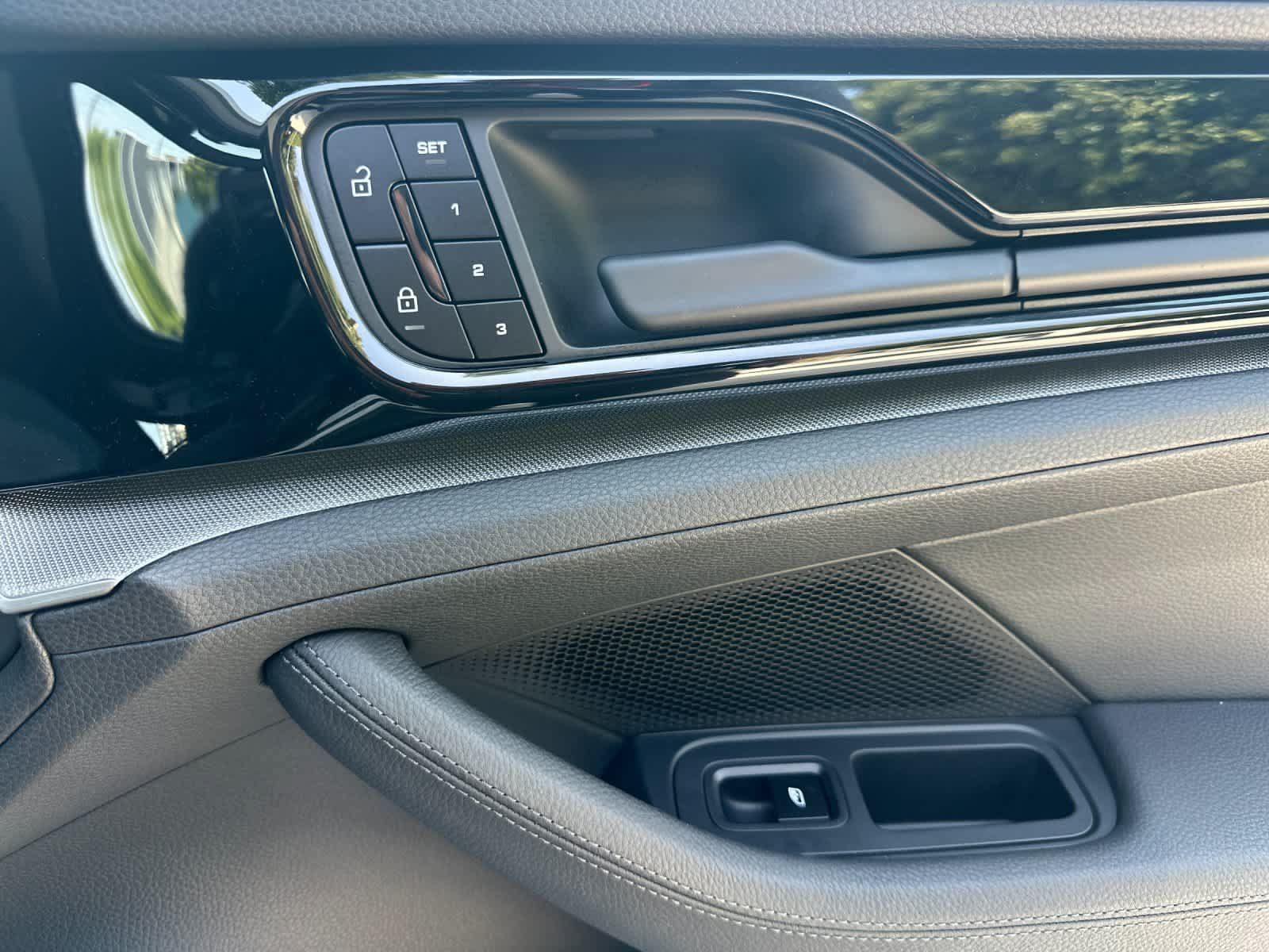 Certified 2025 Porsche Panamera 4 AWD/4WD image 18