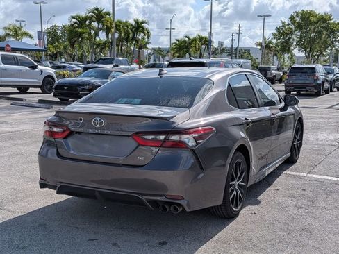 Used 2022 Toyota Camry SE FWD image 5