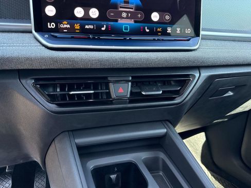 Certified 2025 Volkswagen Tiguan S FWD image 26