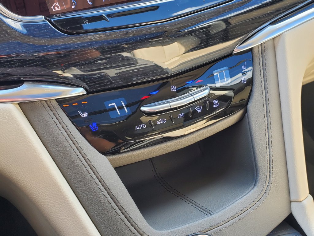 Used 2024 Cadillac XT6 Premium Luxury w/ LPO, Floor Liner Package AWD/4WD image 30