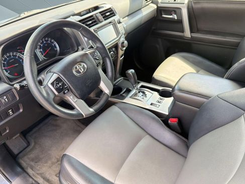 Used 2016 Toyota 4Runner SR5 Premium image 4