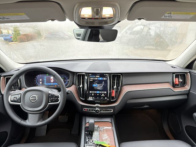 Used 2023 Volvo XC60 T8 Plus AWD/4WD image 27