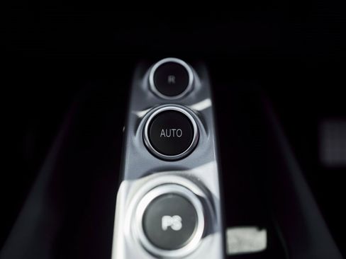 Used 2018 Ferrari 812 Superfast Base image 68