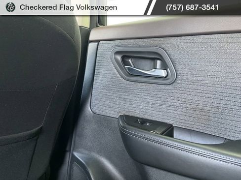 Used 2023 Nissan Rogue SV image 48