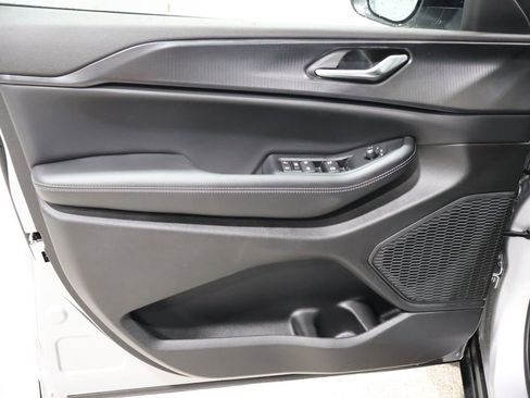 New 2026 Jeep Grand Cherokee Laredo image 9