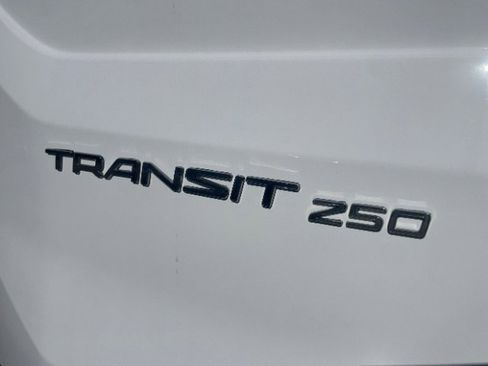 Used 2018 Ford Transit 250 w/RH Sliding Door Medium Roof image 21