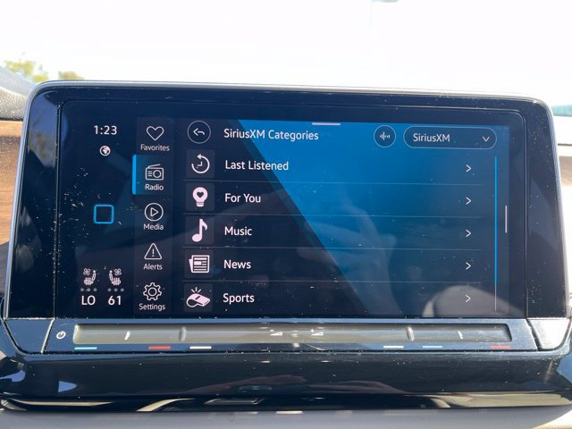 Used 2024 Volkswagen Atlas SE AWD/4WD image 16
