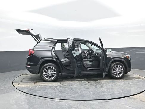 Used 2023 GMC Terrain SLT image 36