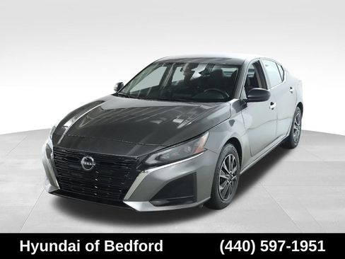 Used 2024 Nissan Altima 2.5 S FWD image 3
