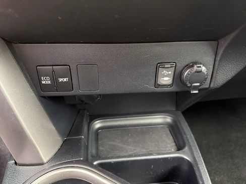 Used 2017 Toyota RAV4 LE w/ All Weather Liner Package AWD/4WD image 25